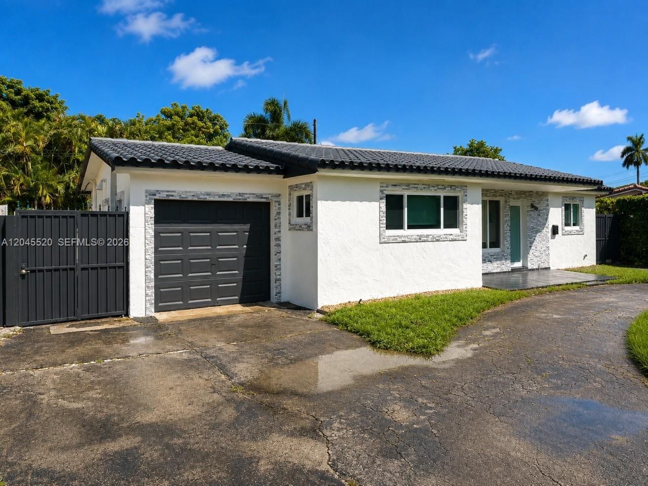 8090 W 18th Lane Rd , Hialeah, FL 33014 Photo