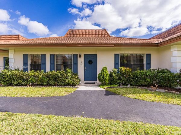 7032 SW 23rd St, Unit 16, Davie, FL 33317
