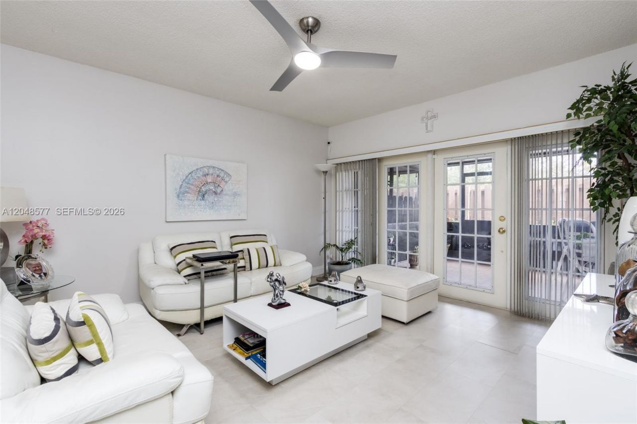 7032 SW 23rd St Davie, FL 33317