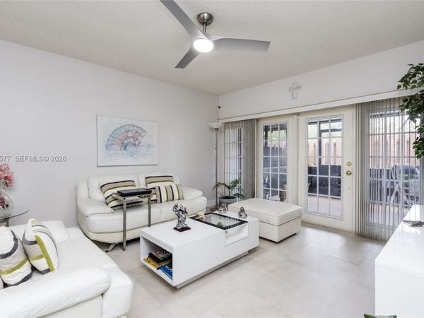 7032 SW 23rd St, Unit 16, Davie, FL 33317