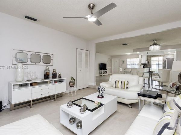 7032 SW 23rd St, Unit 16, Davie, FL 33317