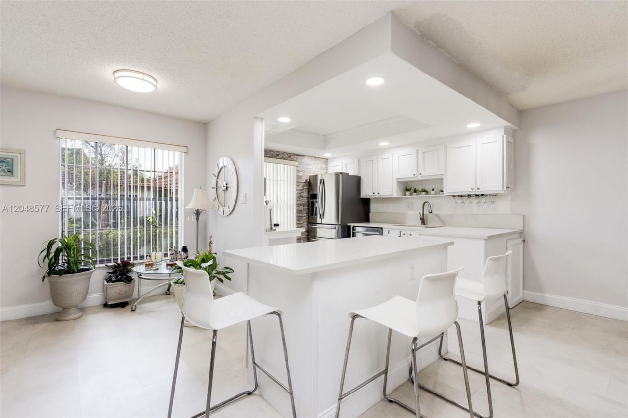 7032 SW 23rd St, Unit 16, Davie, FL 33317 Photo