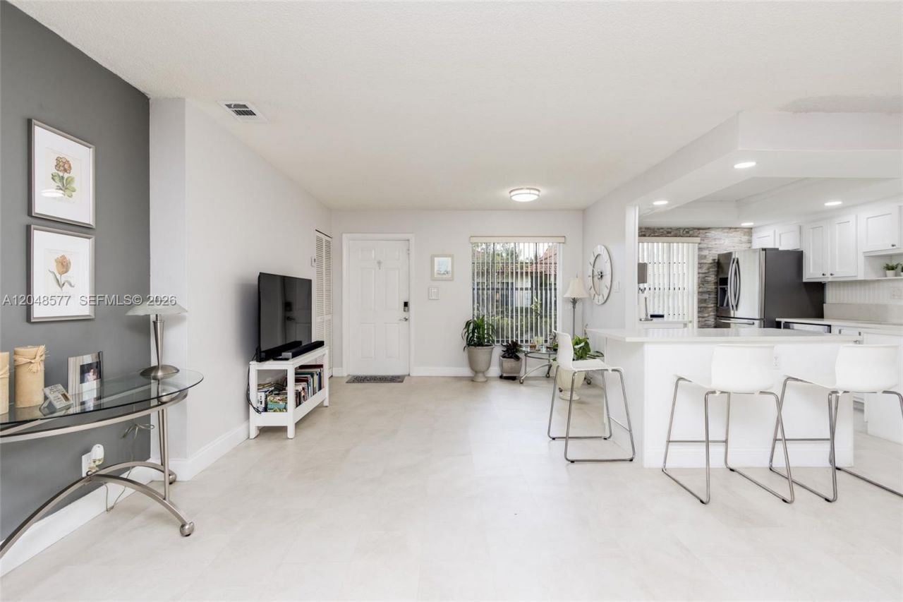 7032 SW 23rd St, Unit 16, Davie, FL 33317 Photo