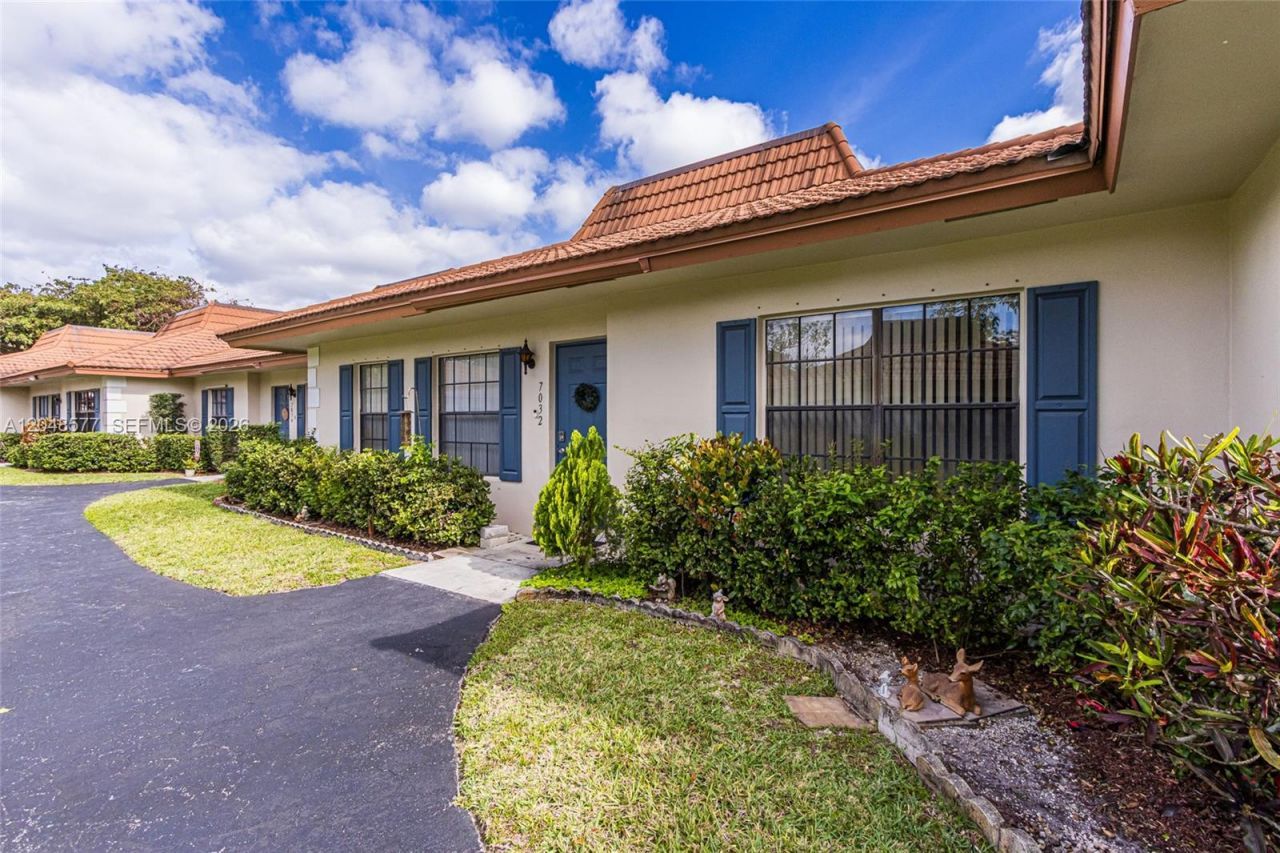 7032 SW 23rd St, Unit 16, Davie, FL 33317 Photo