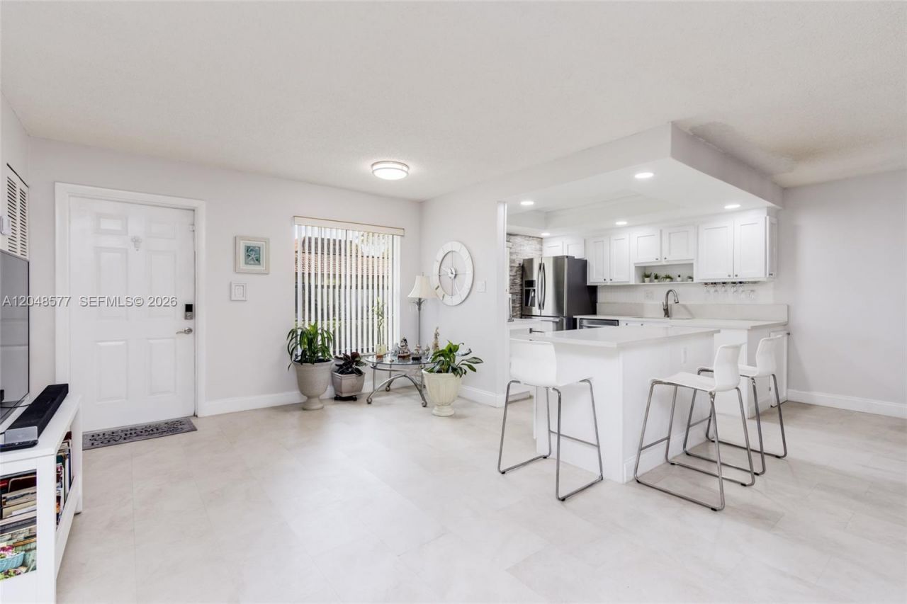 7032 SW 23rd St, Unit 16, Davie, FL 33317 Photo