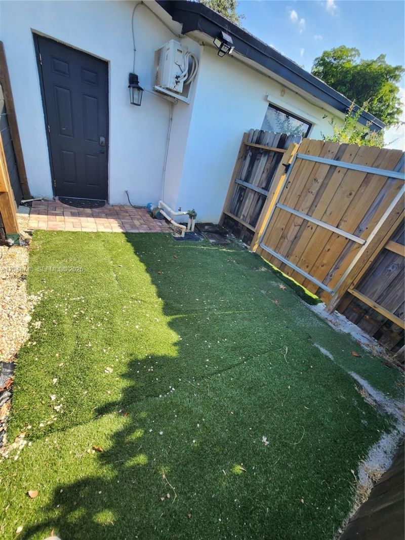 2251 NW 87th Ter , Pembroke Pines, FL 33024 Photo