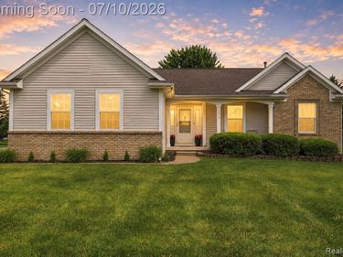 5275 E Maple Avenue, Burton, MI 48439