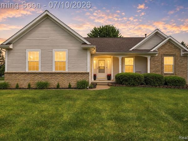 5275 E Maple Avenue, Burton, MI 48439