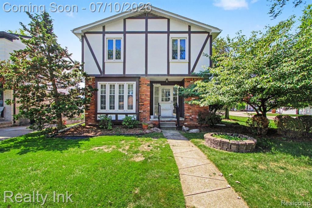 18945 Hilton Drive, Southfield, MI 48075 Main Photo
