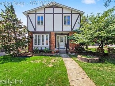 18945 Hilton Drive, Southfield, MI 48075
