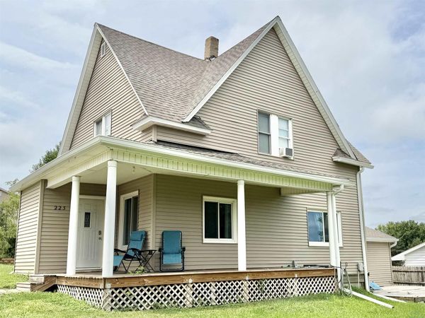223 W Grand St., Hinton, IA 51024
