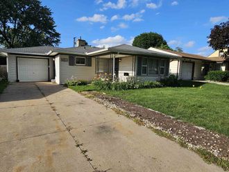 1911 Loomis Street Rockford, IL 61102