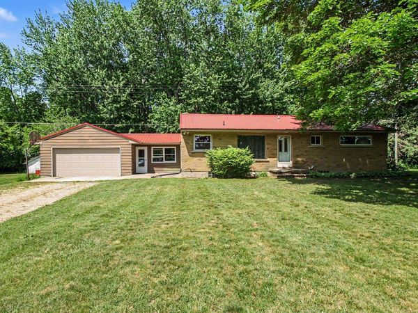 6025 Zimmer Road, Haslett, MI 48840