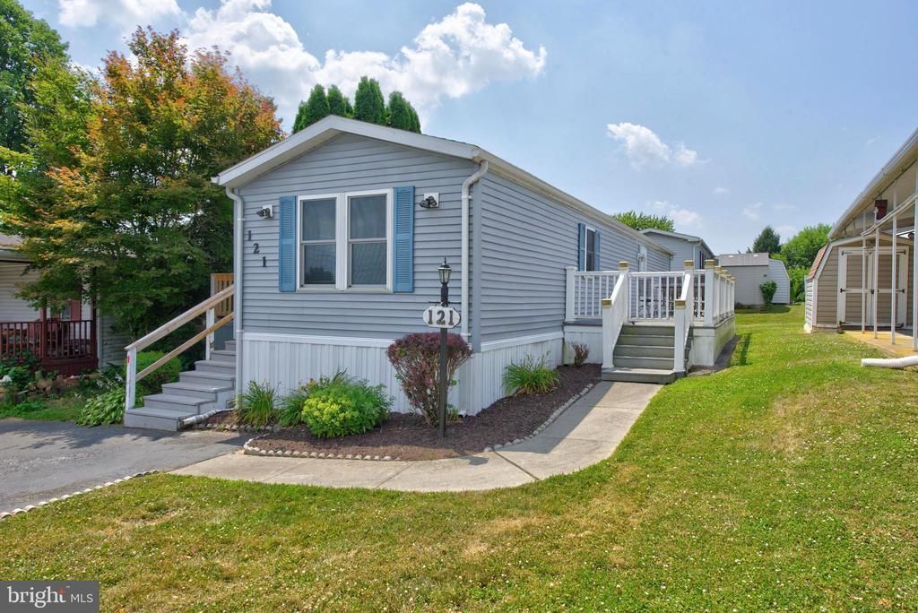121 Pheasant Ridge Circle, Lancaster, PA 17603 Main Photo