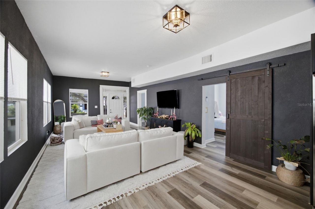 2132 W Beach Street , Tampa, FL 33607 Photo