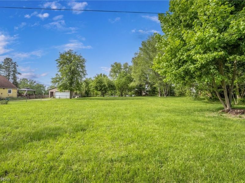 2607 Wise, North Canton, OH 44721 Photo 2