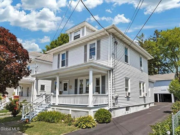 10 Oakwood Boulevard, Hudson, NY 12534