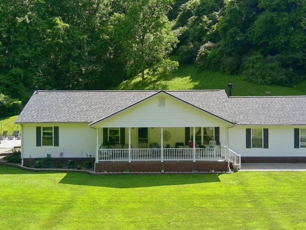 169 Heather Lane, Milton, WV 25541