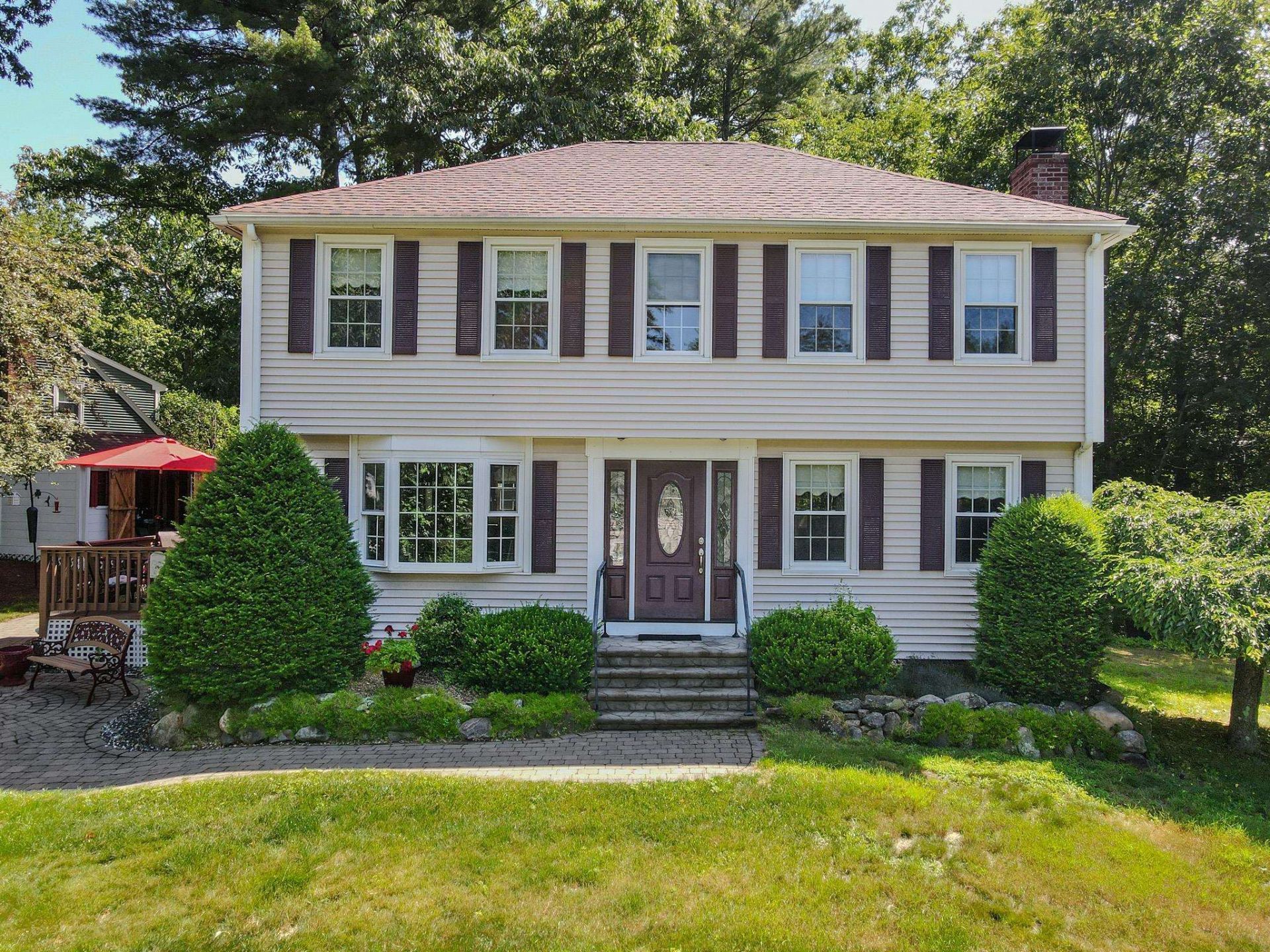 2 Paula Avenue, Londonderry, NH 03053 Main Photo