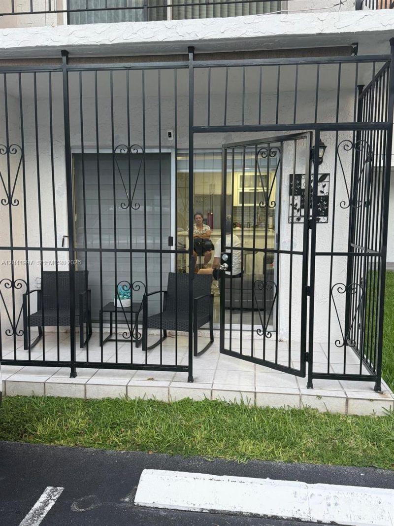 9520 SW 8th St , Unit 121, Miami, FL 33174 Photo