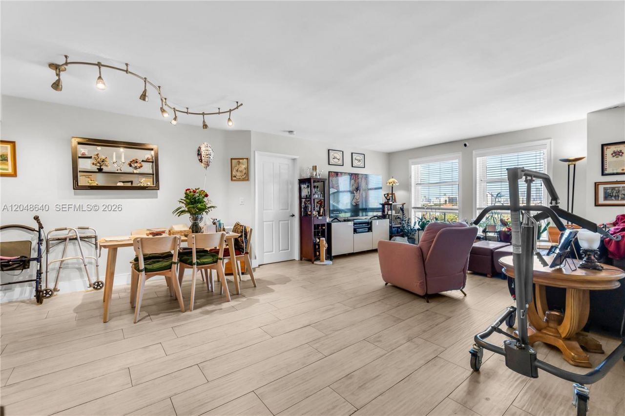 2351 Douglas Rd , Unit 1101, Miami, FL 33145 Photo