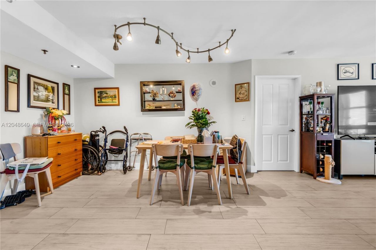 2351 Douglas Rd , Unit 1101, Miami, FL 33145 Photo