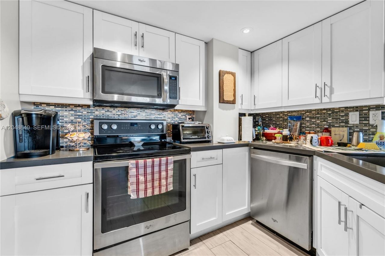 2351 Douglas Rd , Unit 1101, Miami, FL 33145 Photo