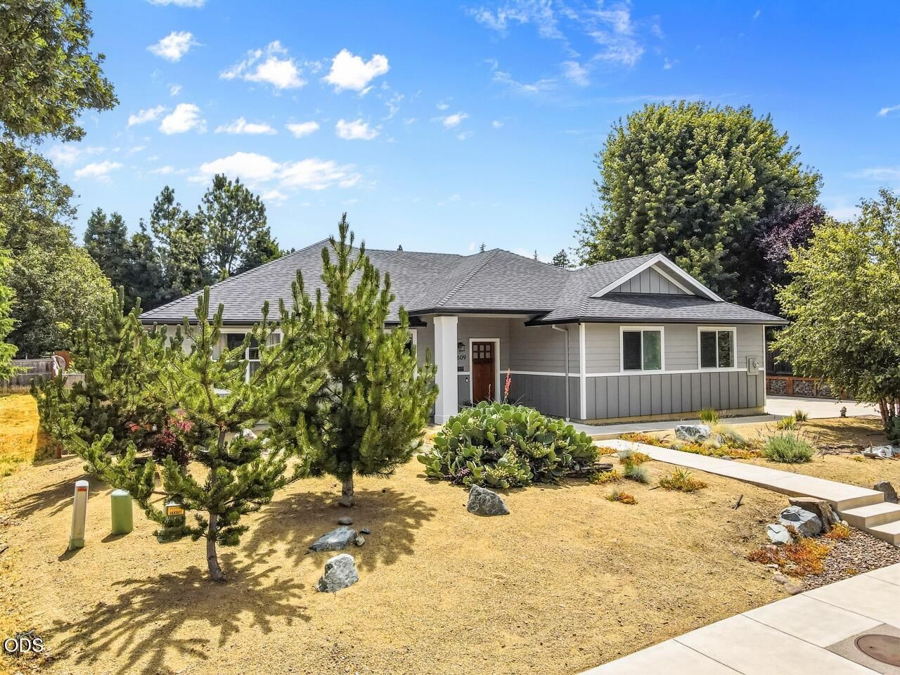1609 Pacific Lane, Phoenix, OR 97535 Main Photo