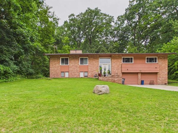 2450 BRENNER PLACE, Green Bay, WI 54301