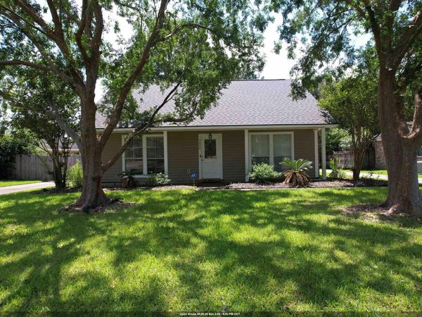 9626 Banway Dr, Greenwell Springs, LA 70739