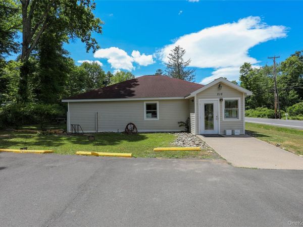 216 State Route 32 N, New Paltz, NY 12561
