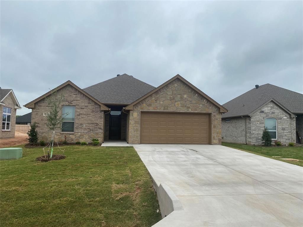 3318 White Horse Drive, Granbury, TX 76049 Main Photo