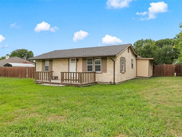 1305 S Robinson Drive, Robinson, TX 76706