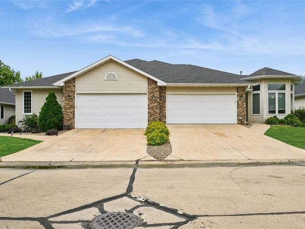 633 Tiffany Drive NE, Cedar Rapids, IA 52402