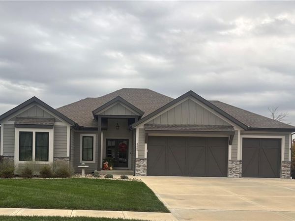 5794 NW Black Oak Court, Parkville, MO 64152