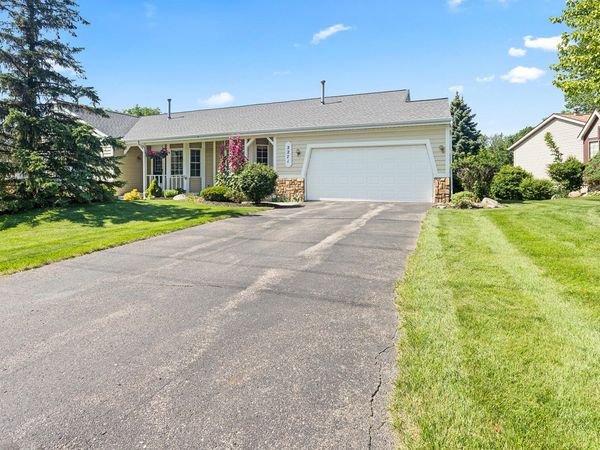 2271 Southgate Drive SE, Kentwood, MI 49508