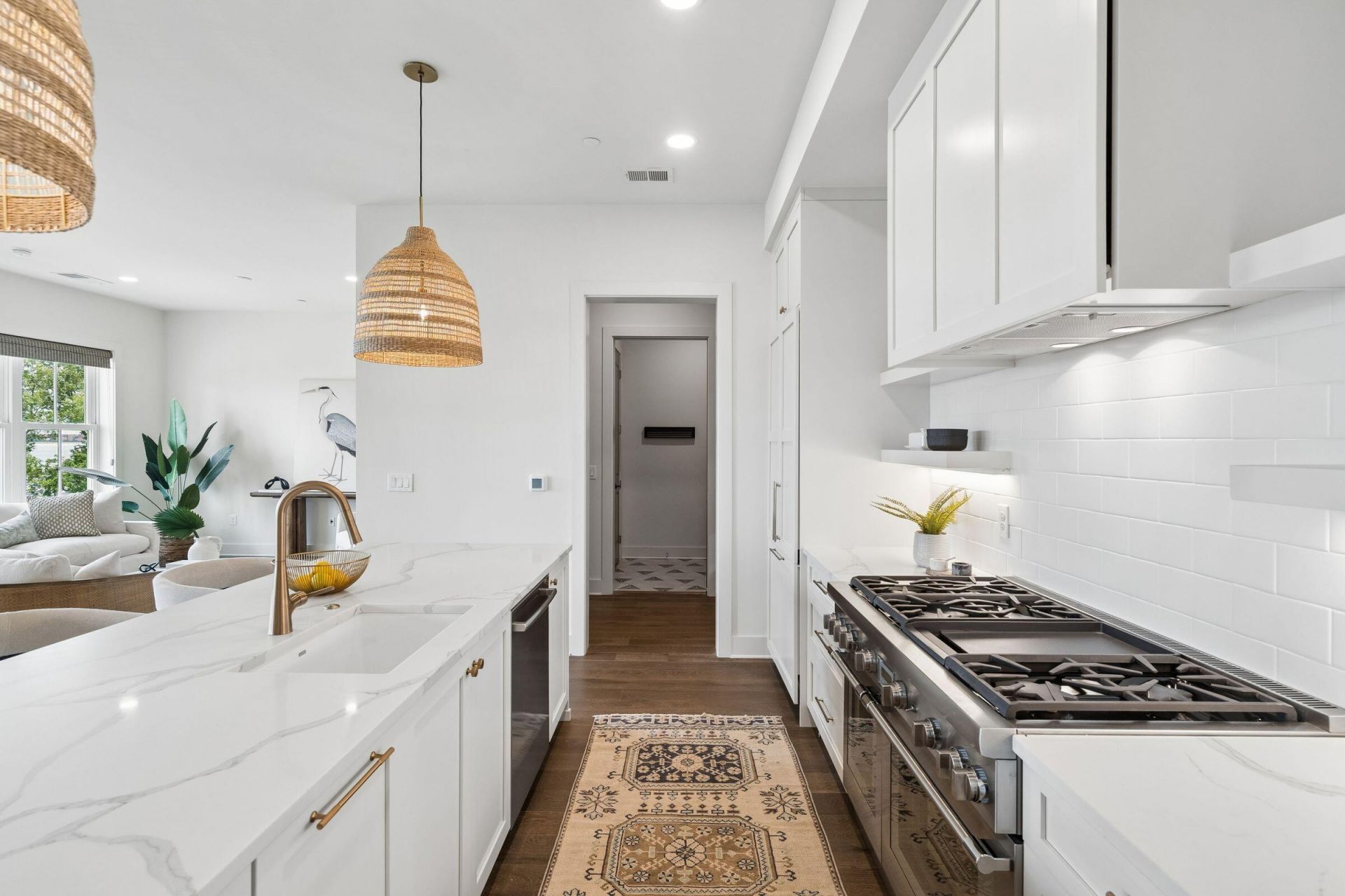 600 Waterman Street Photo 11