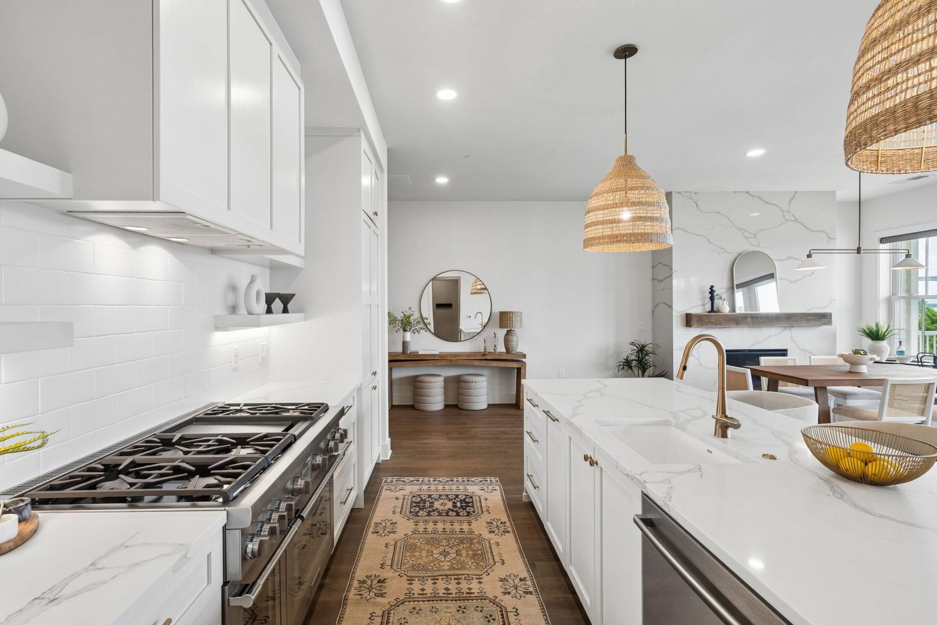 600 Waterman Street Photo 13