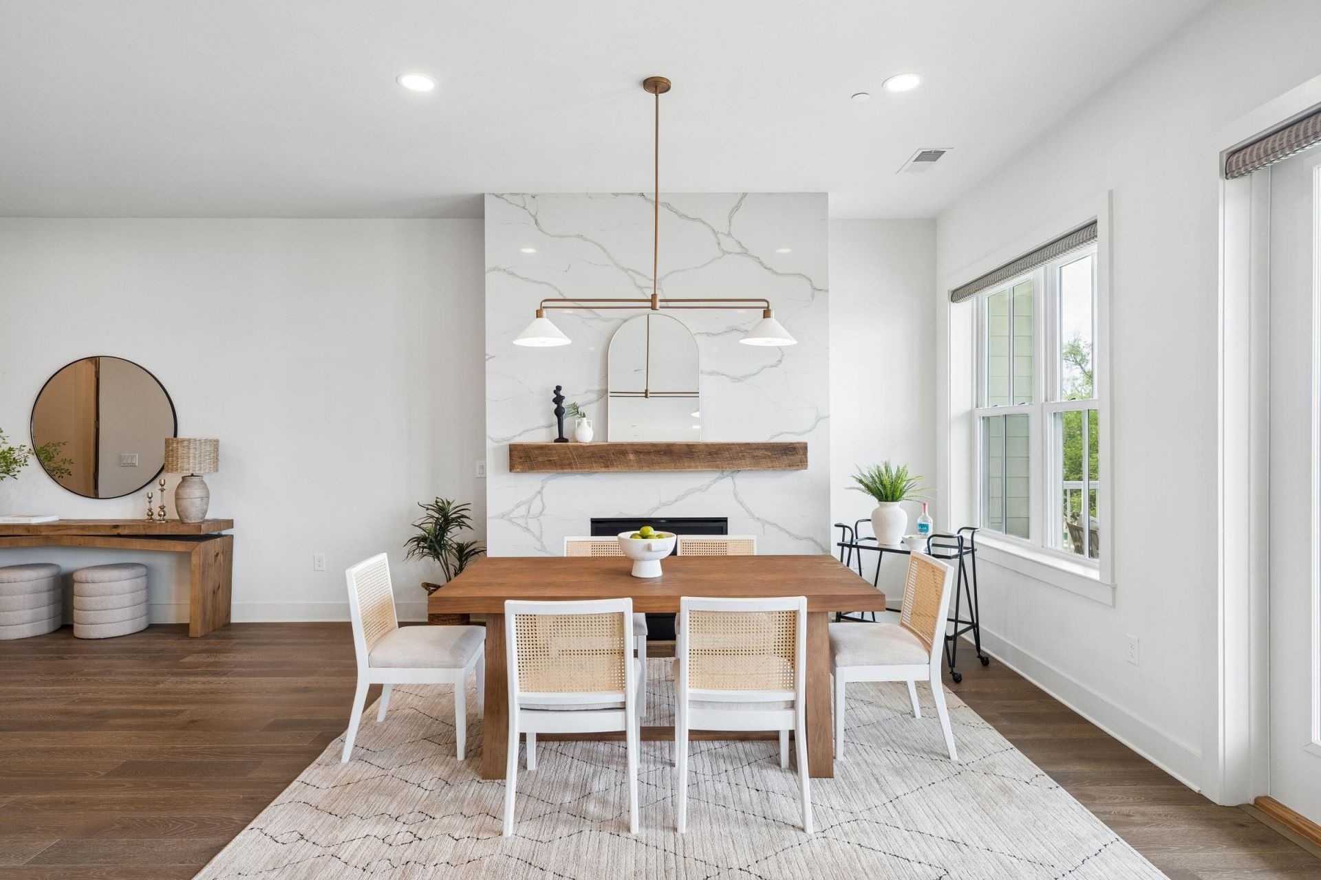 600 Waterman Street Photo 17