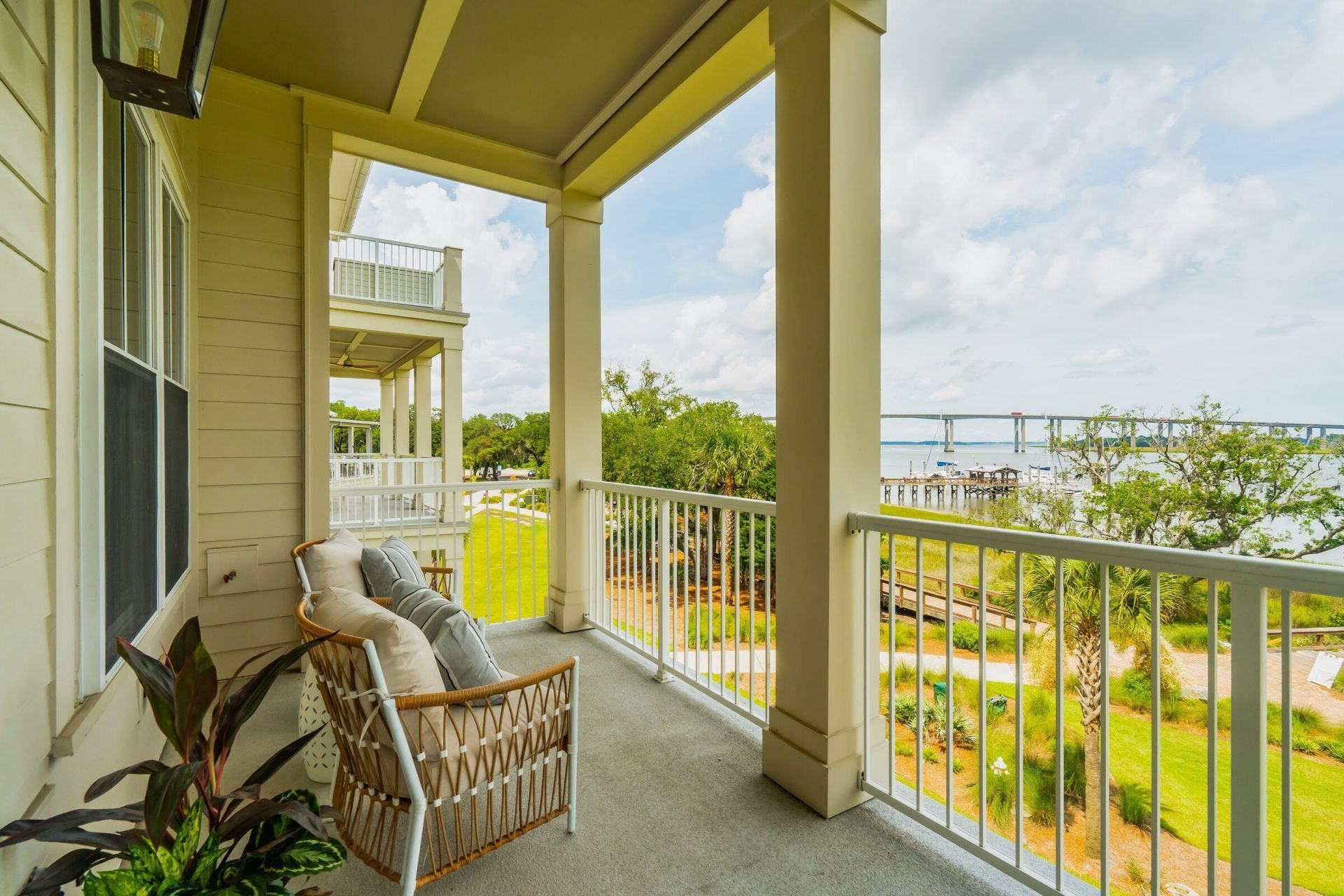 600 Waterman Street Photo 4