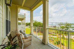 600 Waterman Street photo 4