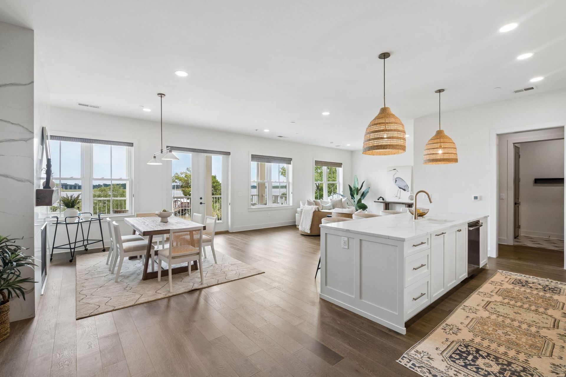 600 Waterman Street Photo 5