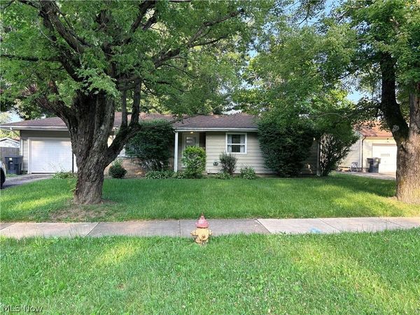2860 Crestwood Drive NW, Warren, OH 44485