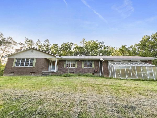 693 Fox Run , Grayson, KY 41143
