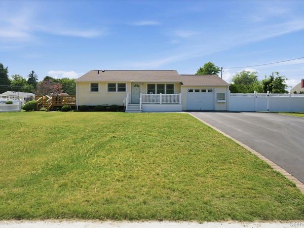 154 8th Avenue , Kings Park, NY 11754