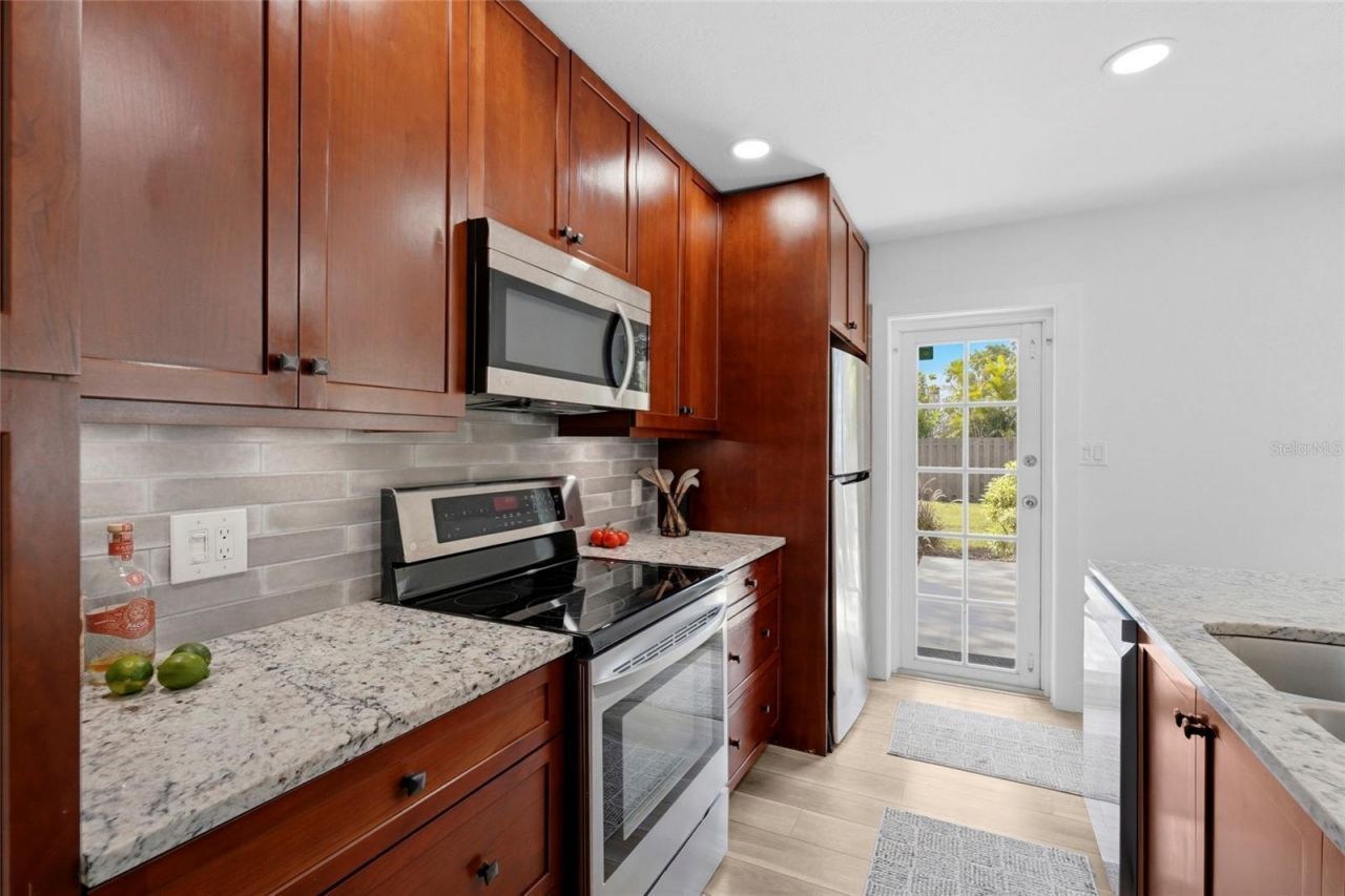 138 Holly Avenue, Sarasota, FL 34243 Photo