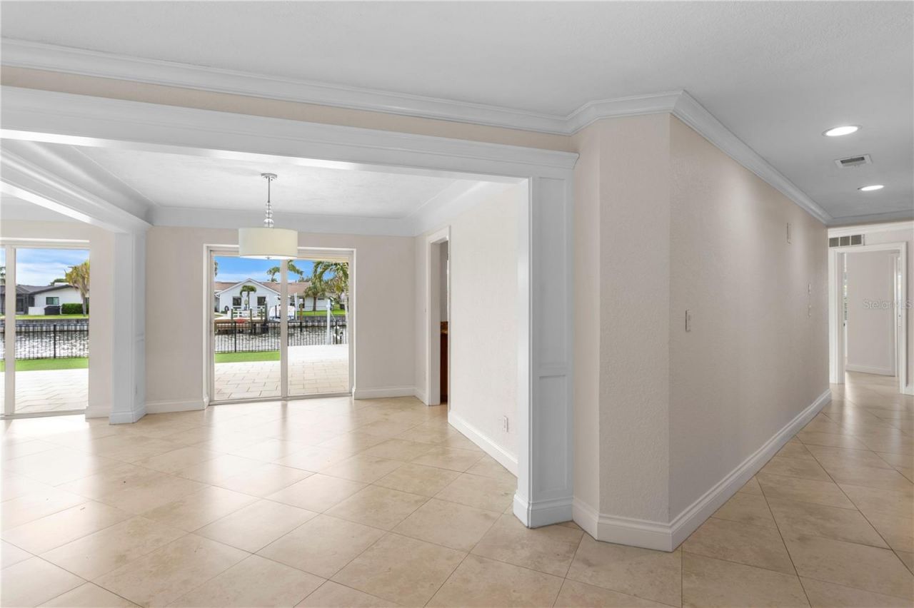 1985 Carolina Avenue Ne, Saint Petersburg, FL 33703 Photo