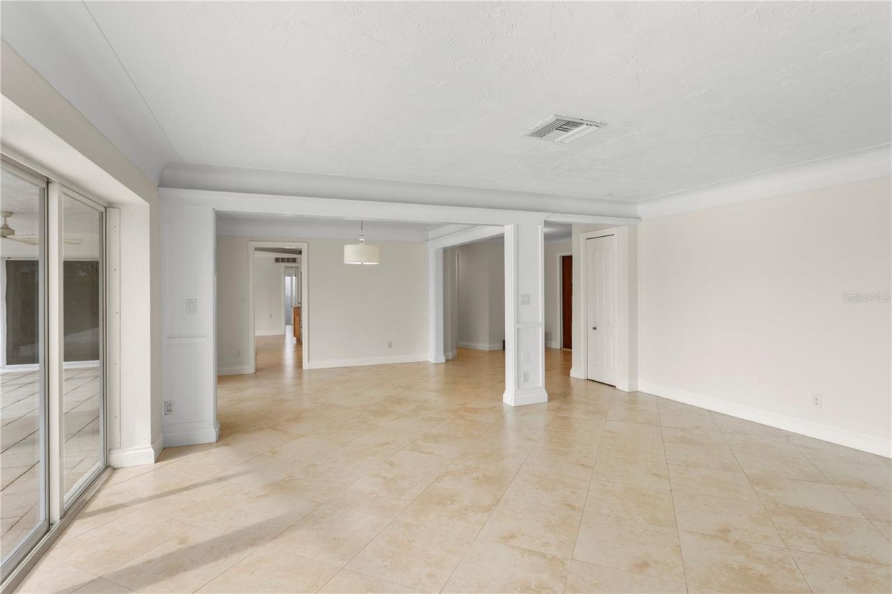 1985 Carolina Avenue Ne, Saint Petersburg, FL 33703 Photo