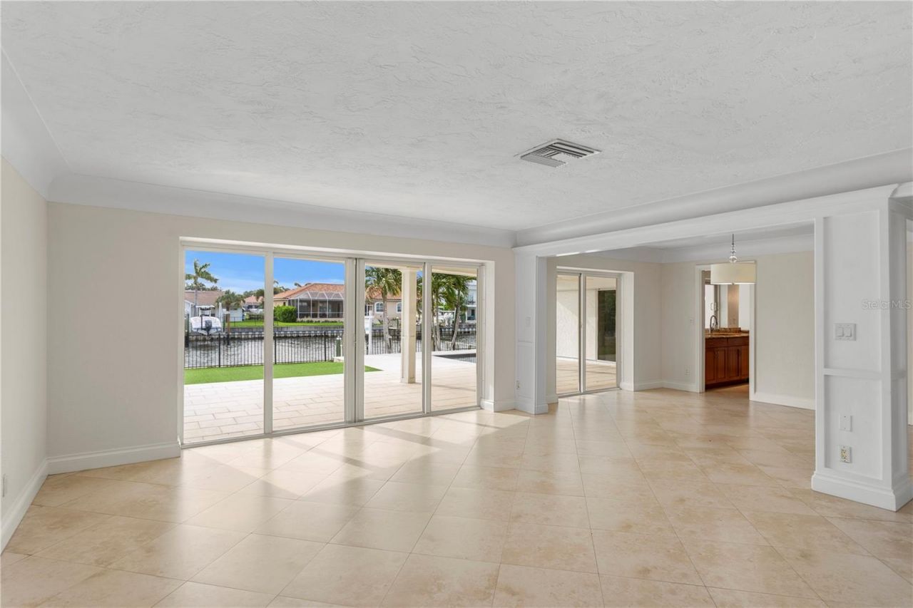 1985 Carolina Avenue Ne, Saint Petersburg, FL 33703 Photo
