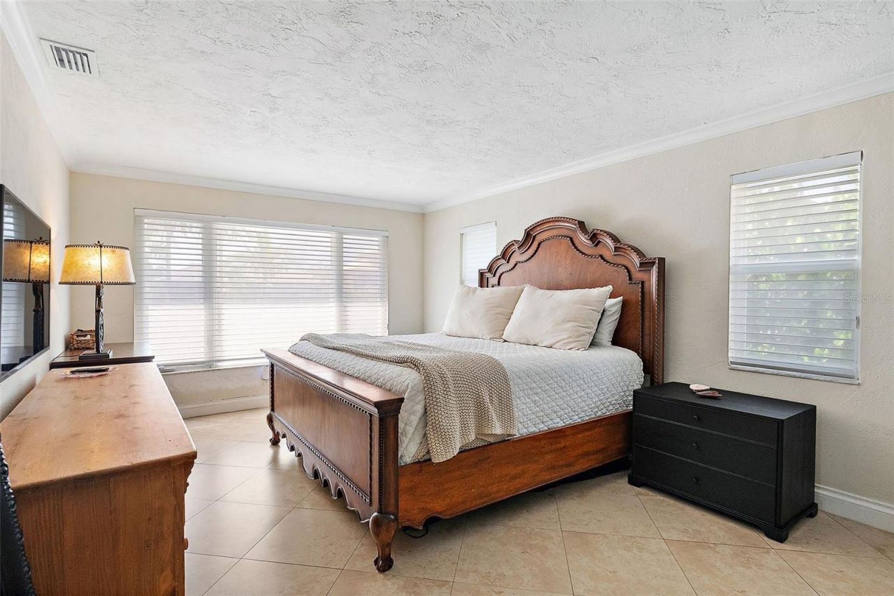 1985 Carolina Avenue Ne, Saint Petersburg, FL 33703 Photo